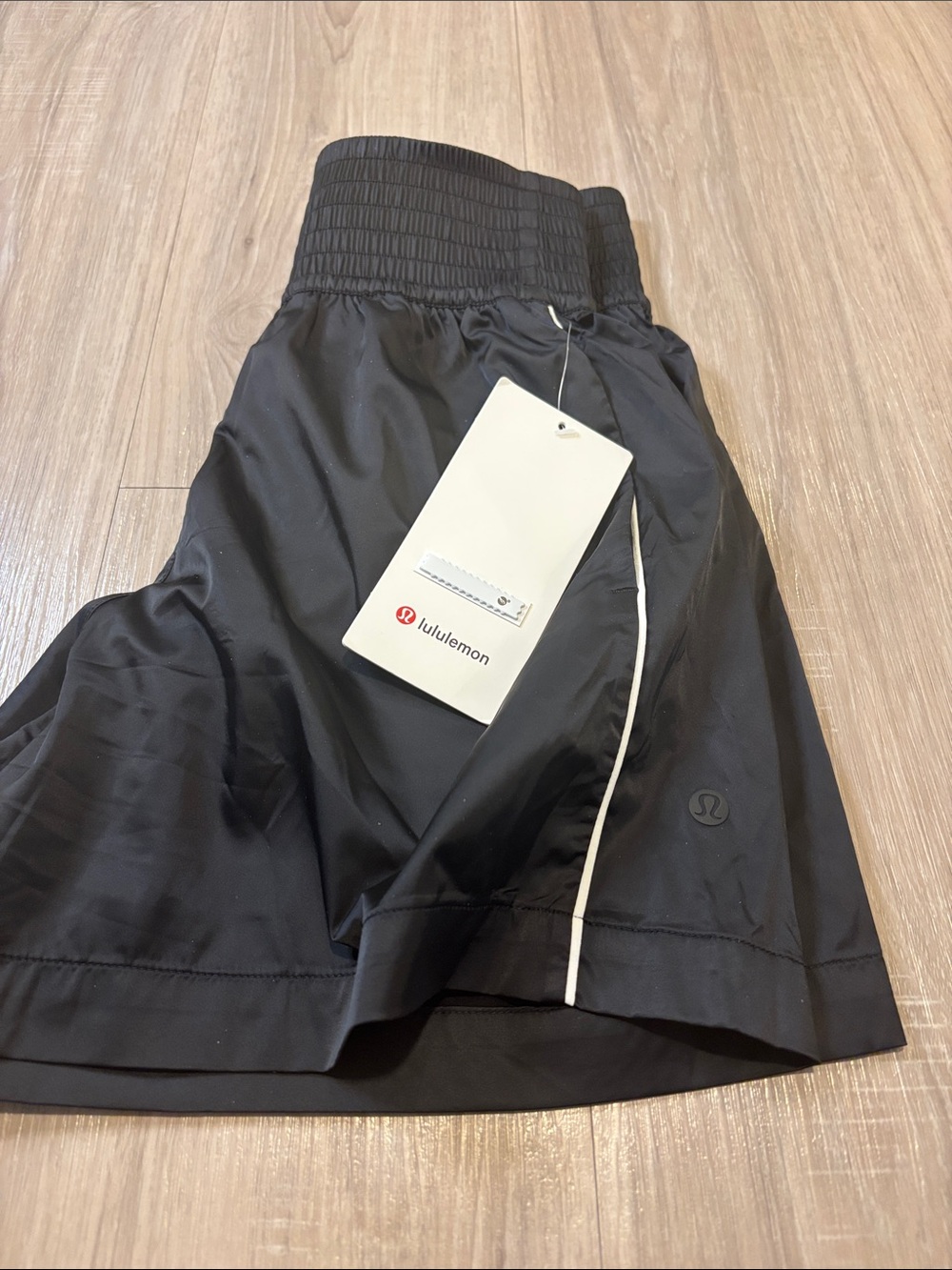 Lululemon Stretch Satin Nylon Super-High-Rise Short 5" in black Size XS - Picture 11 of 16